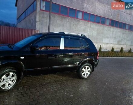 Чорний Хендай Туксон, об'ємом двигуна 2 л та пробігом 204 тис. км за 8000 $, фото 1 на Automoto.ua