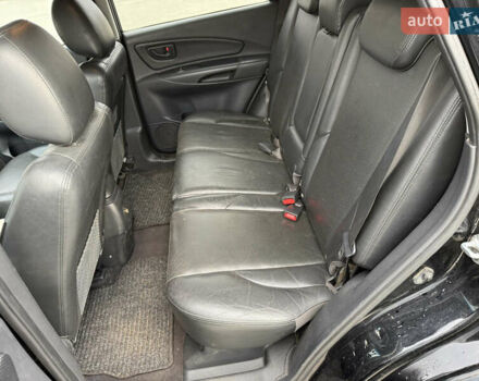 Черный Хендай Туксон, объемом двигателя 2 л и пробегом 182 тыс. км за 6999 $, фото 12 на Automoto.ua