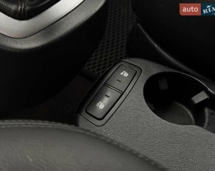 Черный Хендай Туксон, объемом двигателя 1.98 л и пробегом 260 тыс. км за 6900 $, фото 10 на Automoto.ua