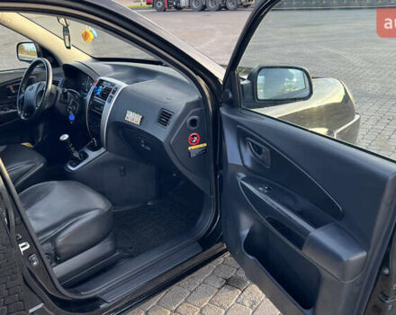 Черный Хендай Туксон, объемом двигателя 1.98 л и пробегом 243 тыс. км за 8500 $, фото 16 на Automoto.ua