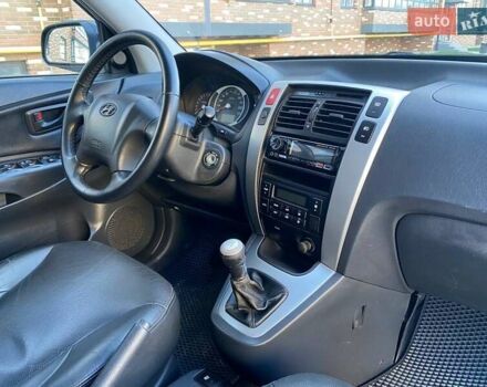 Черный Хендай Туксон, объемом двигателя 1.98 л и пробегом 286 тыс. км за 7300 $, фото 13 на Automoto.ua