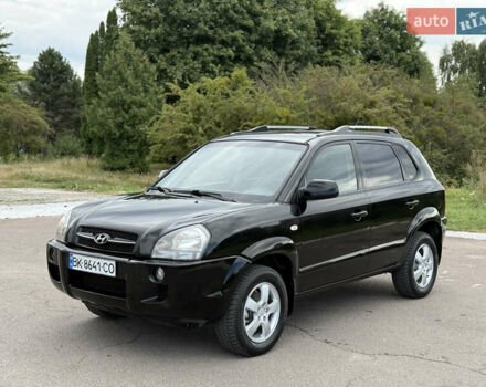 Черный Хендай Туксон, объемом двигателя 2 л и пробегом 300 тыс. км за 7350 $, фото 13 на Automoto.ua