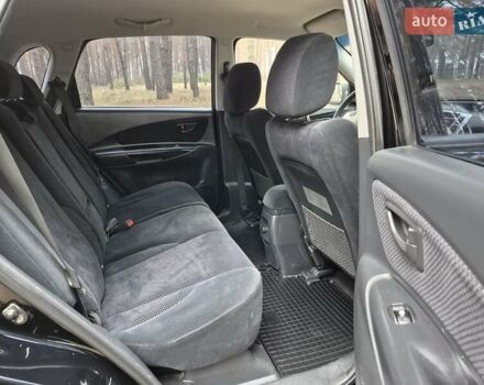 Черный Хендай Туксон, объемом двигателя 2 л и пробегом 198 тыс. км за 7800 $, фото 12 на Automoto.ua