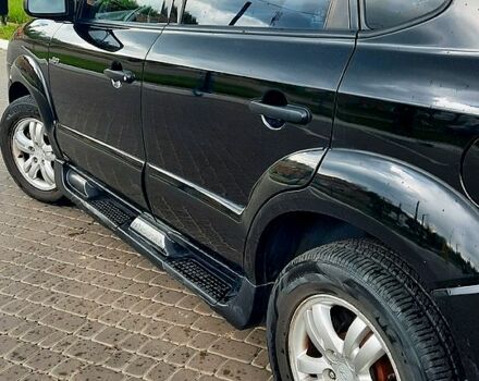 Черный Хендай Туксон, объемом двигателя 2 л и пробегом 175 тыс. км за 8900 $, фото 4 на Automoto.ua