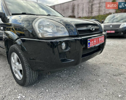Чорний Хендай Туксон, об'ємом двигуна 2 л та пробігом 180 тис. км за 7999 $, фото 5 на Automoto.ua