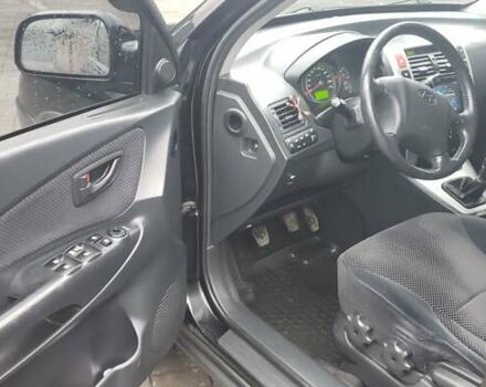 Чорний Хендай Туксон, об'ємом двигуна 1.98 л та пробігом 172 тис. км за 9300 $, фото 8 на Automoto.ua