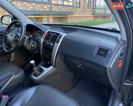 Черный Хендай Туксон, объемом двигателя 1.98 л и пробегом 286 тыс. км за 7300 $, фото 16 на Automoto.ua