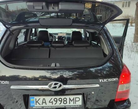 Черный Хендай Туксон, объемом двигателя 1.98 л и пробегом 335 тыс. км за 7800 $, фото 11 на Automoto.ua
