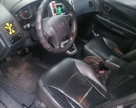 Черный Хендай Туксон, объемом двигателя 1.98 л и пробегом 238 тыс. км за 8400 $, фото 8 на Automoto.ua
