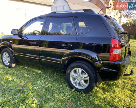 Черный Хендай Туксон, объемом двигателя 1.98 л и пробегом 197 тыс. км за 8000 $, фото 17 на Automoto.ua