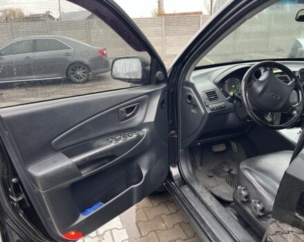 Черный Хендай Туксон, объемом двигателя 2 л и пробегом 177 тыс. км за 8500 $, фото 4 на Automoto.ua