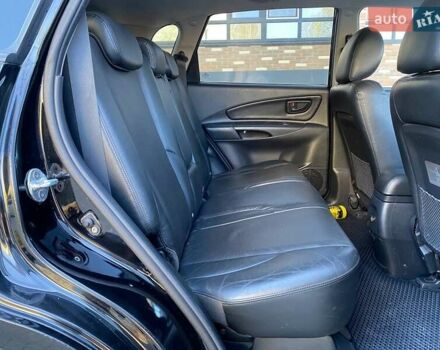 Черный Хендай Туксон, объемом двигателя 1.98 л и пробегом 286 тыс. км за 7300 $, фото 25 на Automoto.ua