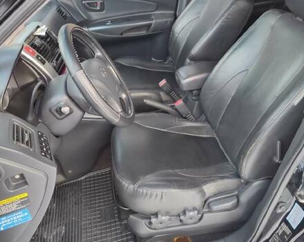 Черный Хендай Туксон, объемом двигателя 1.98 л и пробегом 335 тыс. км за 7800 $, фото 3 на Automoto.ua