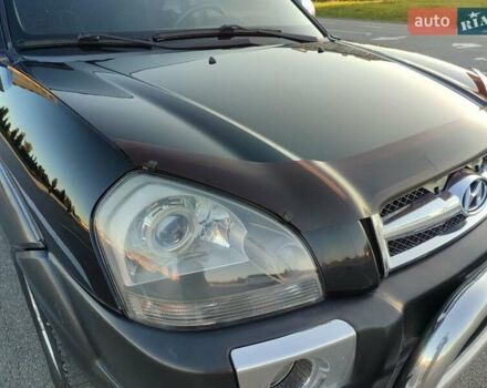 Черный Хендай Туксон, объемом двигателя 2 л и пробегом 280 тыс. км за 6700 $, фото 10 на Automoto.ua