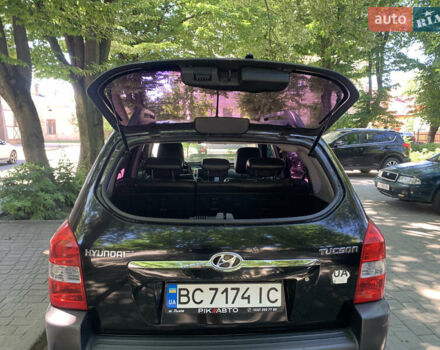 Черный Хендай Туксон, объемом двигателя 1.98 л и пробегом 232 тыс. км за 9100 $, фото 8 на Automoto.ua