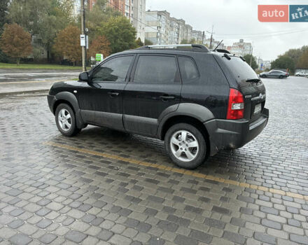 Черный Хендай Туксон, объемом двигателя 2 л и пробегом 176 тыс. км за 7450 $, фото 3 на Automoto.ua