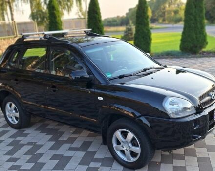 Чорний Хендай Туксон, об'ємом двигуна 2 л та пробігом 190 тис. км за 8300 $, фото 2 на Automoto.ua