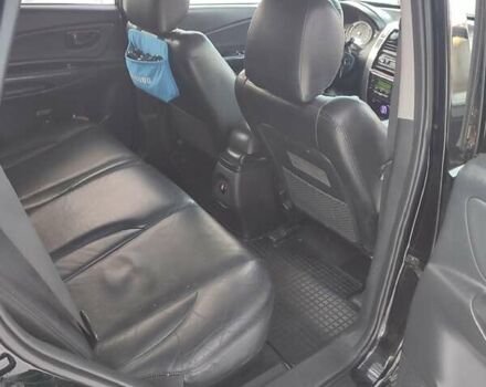 Черный Хендай Туксон, объемом двигателя 1.98 л и пробегом 335 тыс. км за 7800 $, фото 12 на Automoto.ua