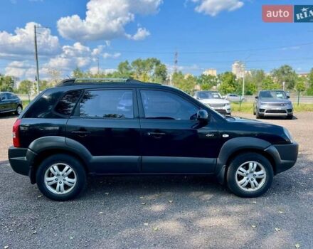 Черный Хендай Туксон, объемом двигателя 2 л и пробегом 227 тыс. км за 8200 $, фото 6 на Automoto.ua