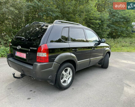 Черный Хендай Туксон, объемом двигателя 2 л и пробегом 174 тыс. км за 7600 $, фото 2 на Automoto.ua