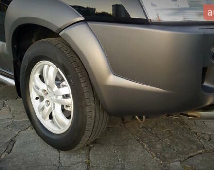 Черный Хендай Туксон, объемом двигателя 2 л и пробегом 230 тыс. км за 8600 $, фото 53 на Automoto.ua