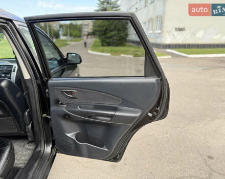 Черный Хендай Туксон, объемом двигателя 2 л и пробегом 300 тыс. км за 7350 $, фото 67 на Automoto.ua