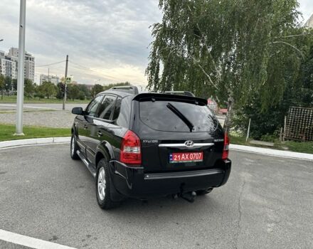 Черный Хендай Туксон, объемом двигателя 2 л и пробегом 199 тыс. км за 7820 $, фото 4 на Automoto.ua