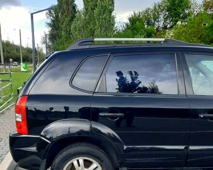 Черный Хендай Туксон, объемом двигателя 2 л и пробегом 175 тыс. км за 8900 $, фото 3 на Automoto.ua