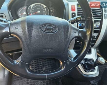 Чорний Хендай Туксон, об'ємом двигуна 2 л та пробігом 152 тис. км за 7950 $, фото 14 на Automoto.ua