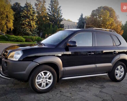 Черный Хендай Туксон, объемом двигателя 2 л и пробегом 230 тыс. км за 8600 $, фото 3 на Automoto.ua