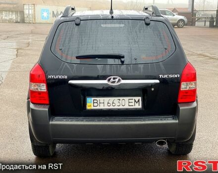 Чорний Хендай Туксон, об'ємом двигуна 2 л та пробігом 154 тис. км за 7400 $, фото 4 на Automoto.ua
