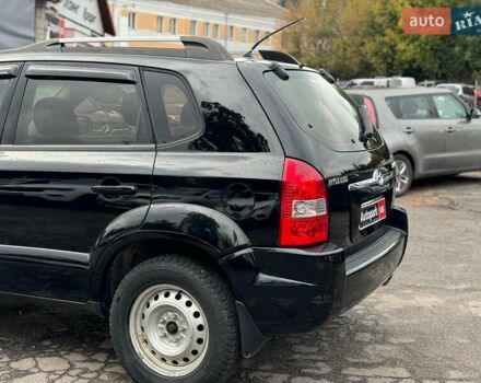 Черный Хендай Туксон, объемом двигателя 2 л и пробегом 177 тыс. км за 8940 $, фото 8 на Automoto.ua