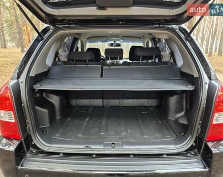 Черный Хендай Туксон, объемом двигателя 2 л и пробегом 198 тыс. км за 7800 $, фото 13 на Automoto.ua