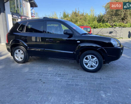 Черный Хендай Туксон, объемом двигателя 1.98 л и пробегом 197 тыс. км за 8000 $, фото 3 на Automoto.ua