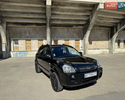 Черный Хендай Туксон, объемом двигателя 2 л и пробегом 189 тыс. км за 8250 $, фото 5 на Automoto.ua
