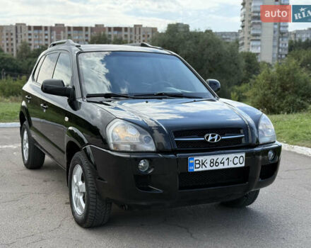 Черный Хендай Туксон, объемом двигателя 2 л и пробегом 300 тыс. км за 7350 $, фото 5 на Automoto.ua