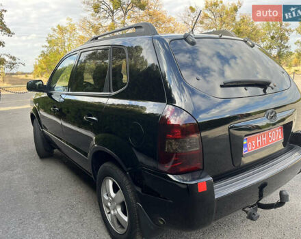 Черный Хендай Туксон, объемом двигателя 2 л и пробегом 256 тыс. км за 7800 $, фото 7 на Automoto.ua