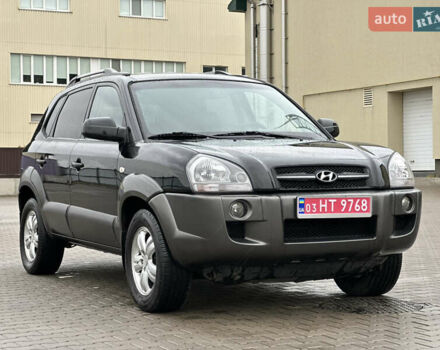 Чорний Хендай Туксон, об'ємом двигуна 2 л та пробігом 230 тис. км за 6850 $, фото 1 на Automoto.ua
