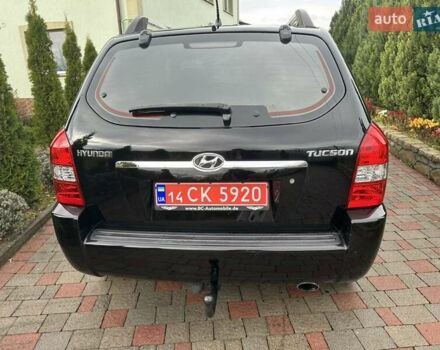 Черный Хендай Туксон, объемом двигателя 2 л и пробегом 218 тыс. км за 7600 $, фото 5 на Automoto.ua