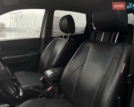 Черный Хендай Туксон, объемом двигателя 1.98 л и пробегом 260 тыс. км за 6900 $, фото 11 на Automoto.ua