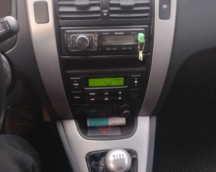 Чорний Хендай Туксон, об'ємом двигуна 2 л та пробігом 246 тис. км за 8100 $, фото 7 на Automoto.ua