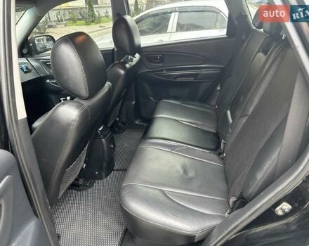 Черный Хендай Туксон, объемом двигателя 1.98 л и пробегом 147 тыс. км за 8000 $, фото 2 на Automoto.ua