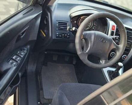 Черный Хендай Туксон, объемом двигателя 2 л и пробегом 190 тыс. км за 8150 $, фото 27 на Automoto.ua