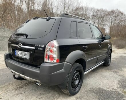 Черный Хендай Туксон, объемом двигателя 2 л и пробегом 330 тыс. км за 4350 $, фото 7 на Automoto.ua