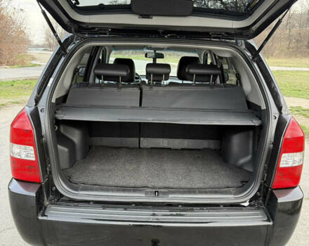 Черный Хендай Туксон, объемом двигателя 1.98 л и пробегом 159 тыс. км за 7600 $, фото 15 на Automoto.ua