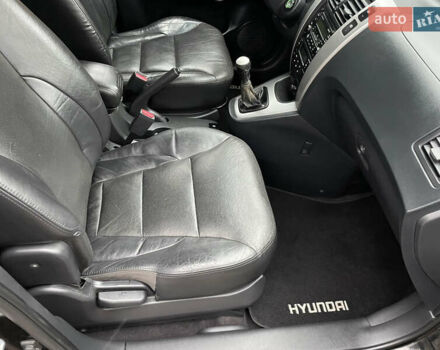 Черный Хендай Туксон, объемом двигателя 2 л и пробегом 180 тыс. км за 7700 $, фото 30 на Automoto.ua