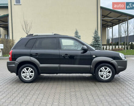 Чорний Хендай Туксон, об'ємом двигуна 2 л та пробігом 230 тис. км за 6850 $, фото 9 на Automoto.ua