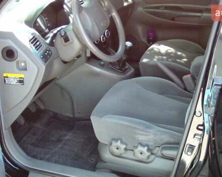 Черный Хендай Туксон, объемом двигателя 1.98 л и пробегом 234 тыс. км за 7800 $, фото 2 на Automoto.ua