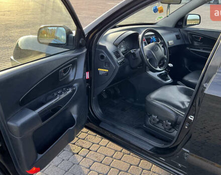 Черный Хендай Туксон, объемом двигателя 1.98 л и пробегом 243 тыс. км за 8500 $, фото 42 на Automoto.ua