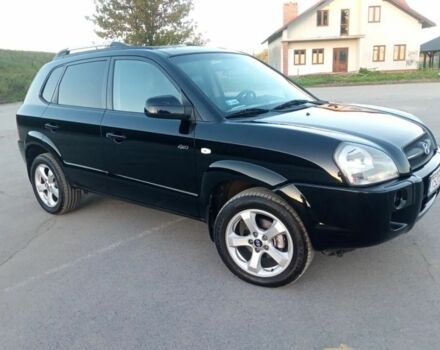 Черный Хендай Туксон, объемом двигателя 2 л и пробегом 240 тыс. км за 2700 $, фото 1 на Automoto.ua